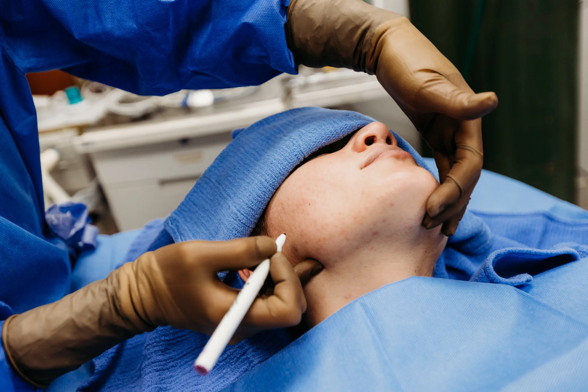FSIBR - What to Eat After Facelift Surgery: Expert Advice from Female Plastic Surgeons  (female photo)